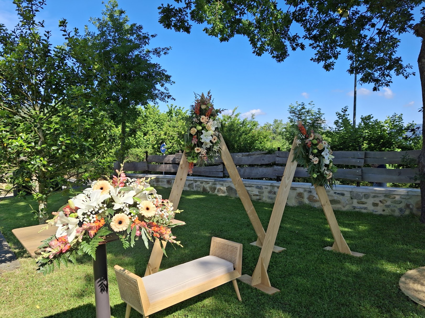 Decoración floral para mesas de banquete